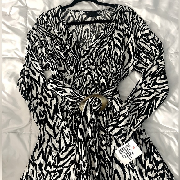 ASOS DESIGN textured long sleeve wrap mini dress NWT size 6 - Picture 4 of 4
